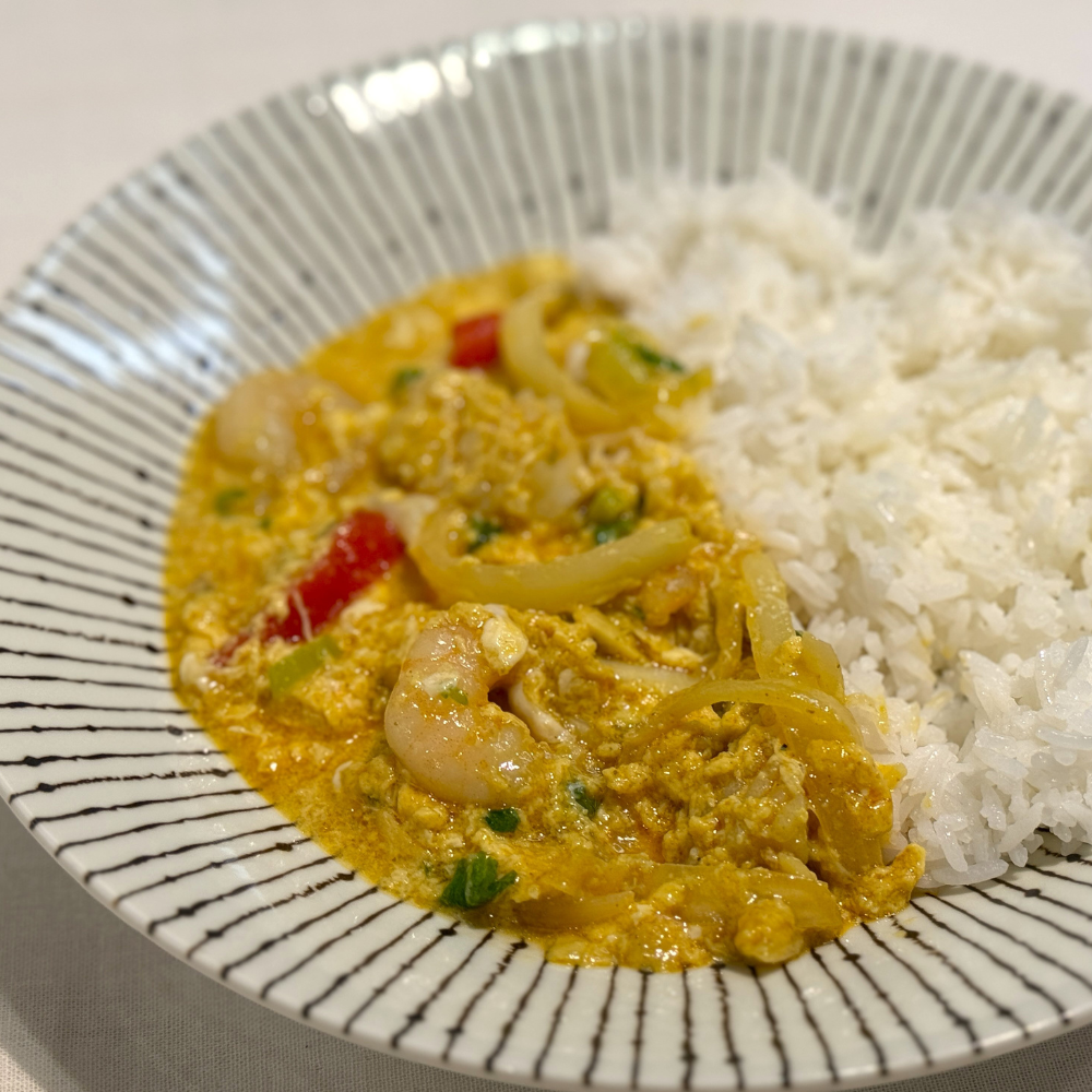 シーフードイエローカレーの炒め物 ライス付き